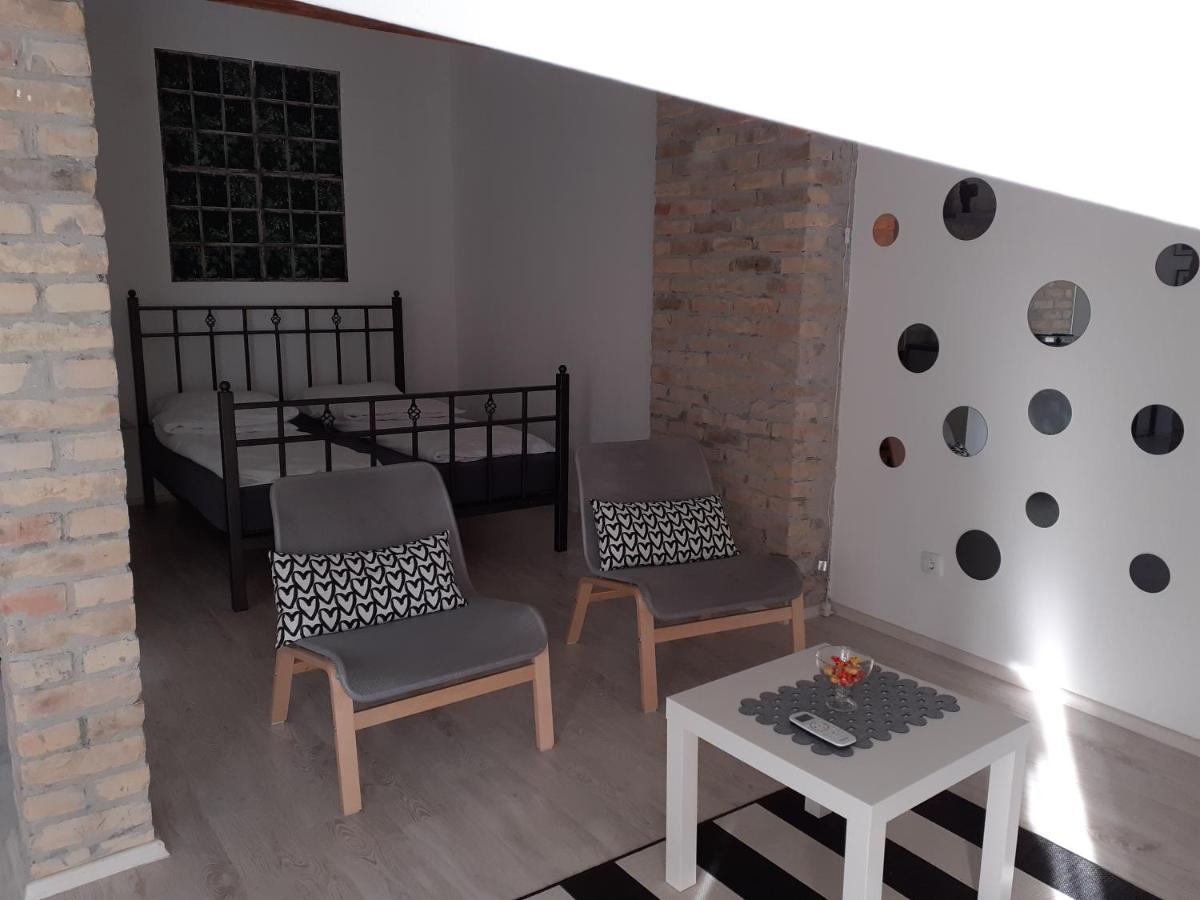 Flora Novi Sad Apartamento Exterior foto